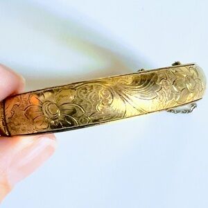 Elegant Gold Floral Bangle Bracelet